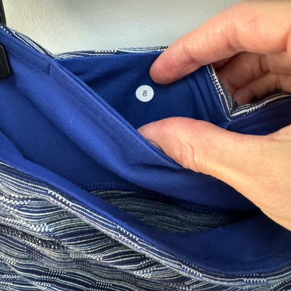 Lululemon Cropped leggings Blue Pattern W8 - Picture 4 of 7